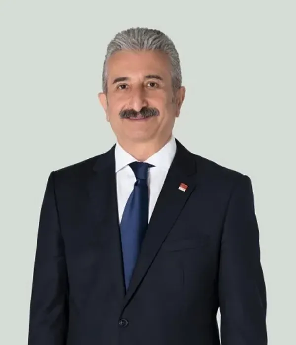 butlan-kararina-karsi-il-binasina-barikat-kurdu-1782225054317.jpg