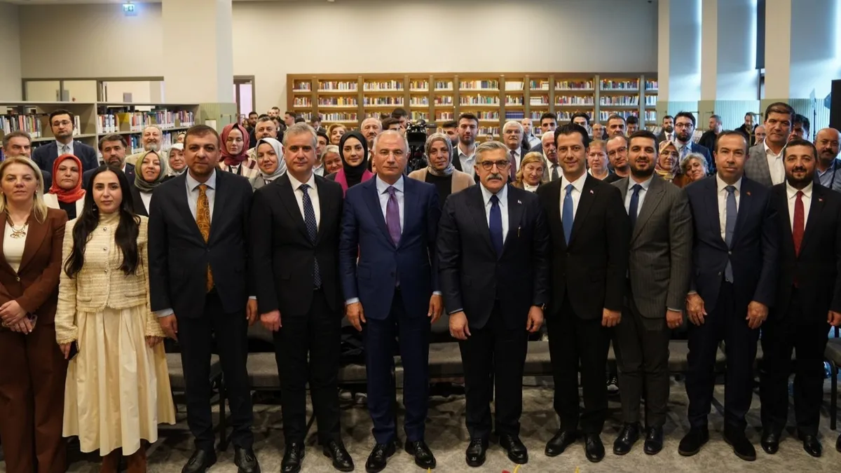 “Kütüphane Sohbetleri” programının ilk konuğu Efkan Ala oldu “Kütüphane Sohbetleri” programının ilk konuğu Efkan Ala oldu