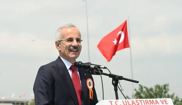 bakan-uraloglu-acikladi-osmangazi-koprusu-10-yasinda-akaryakit-ve-zamandan-211-milyar-tl-tasarruf-ettik-1782905550856.jpeg