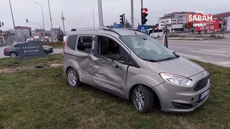 Kamyonet kavşakta hafif ticari araca çarptı: 1 yaralı | Video