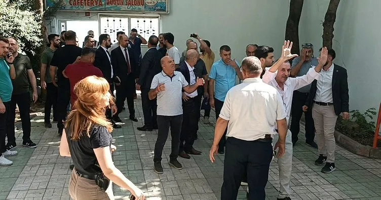 SON DAKİKA: CHP Siirt İl Kongresi’nde ortalık karıştı! Polis olaya müdahale etti: Gözaltılar var