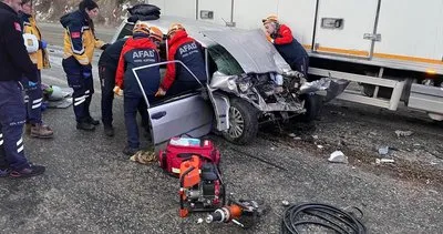 Sivas’ta otomobil ile kamyonet çarpıştı: 2 yaralı #sivas