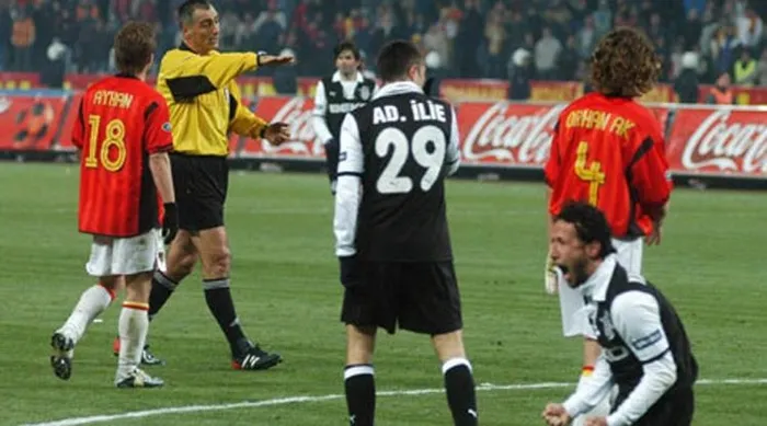 unutulmayan-galatasaray-besiktas-derbileri-sergen-atti-sampiyonluk-geldi-1647261908282.jpg