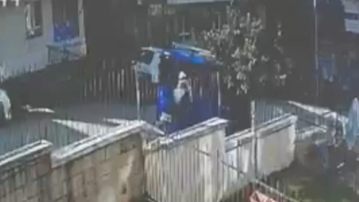 Maske ve kapüşonla dolandırdılar! Sahte polis tuzağı otogarda bozuldu Maske ve kapüşonla dolandırdılar! Sahte polis tuzağı otogarda bozuldu