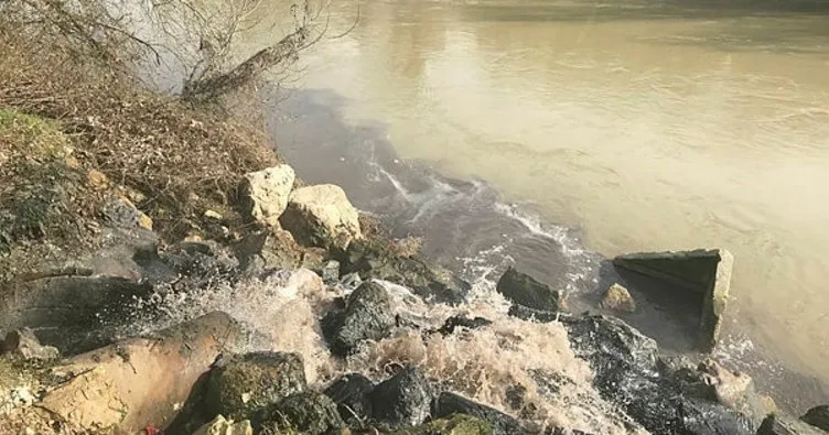 Sakarya Nehri’ne atık döküldüğü iddiası