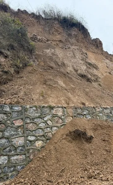 Sakarya’da heyelan! D-100 kara yolunda ulaşım kontrollü sağlanıyor