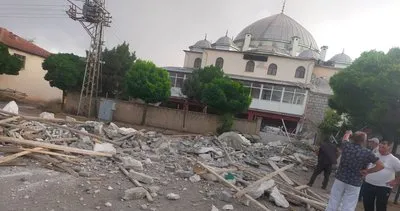Şiddetli fırtına cami minaresini yıktı
