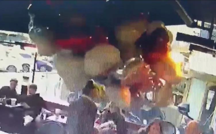 Kadıköy’de şoke eden olay! Sevgilisine balon almak istedi balonlar bomba gibi patladı! Meğer...