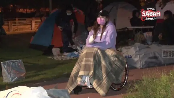Izmir De Depremzedeler Geceyi Cadir Kentte Gecirdi Video Videosunu Izle Son Dakika Haberleri