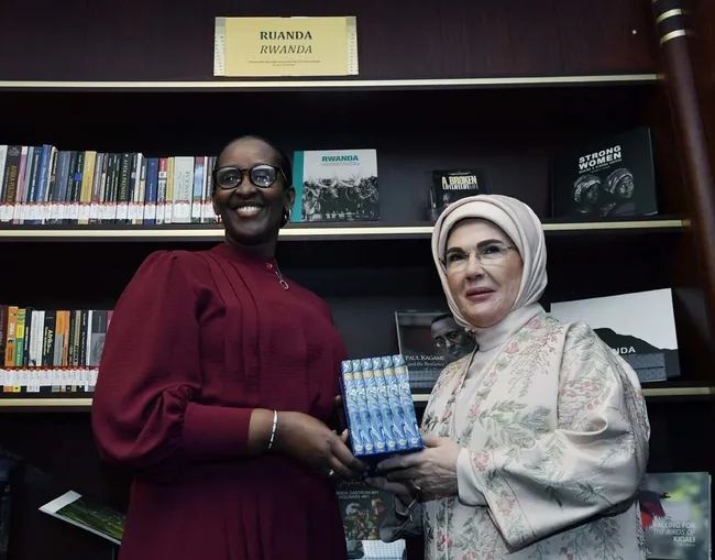 emine-erdogan-ruanda-cumhurbaskaninin-esi-jeannette-kagame-ile-bir-araya-geldi-1737652184725.jpg