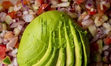 Avokadolu köz biber salatası tarifi