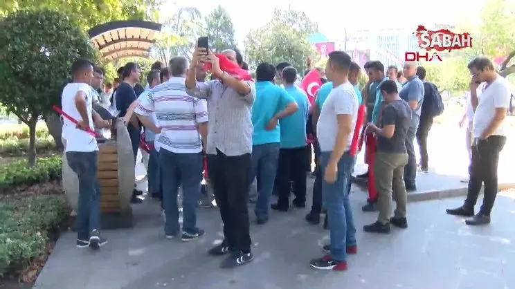 İşten çıkarılanlar İBB önünde basın açıklaması yaptı