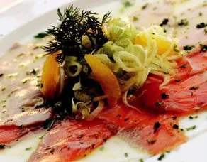 Somon ve Kılıç Balığı Carpaccio,Taze Rezene Salatası ve Portakal Sosu ile
