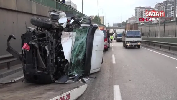 Minibüs, midibüse ve bariyerlere çarpıp devrildi | Video