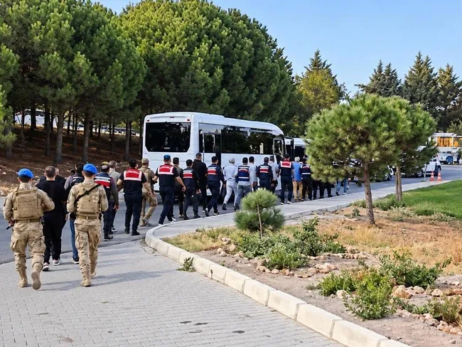 son-dakika-cesme-belediyesinde-rusvet-konusmalari-desifre-oldu-11-supheli-hakkinda-tutuklama-talebi-bir-havuz-1791554404387.jpg