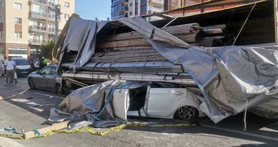 Polisten kaçan TIR 2 aracın üzerine devrildi: 2 yaralı #izmir