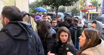 İstanbul’da yağmur altında lüks ayakkabı için ’Şahane Cuma’ izdihamı! Vatandaşların alışveriş mücadelesi kamerada..