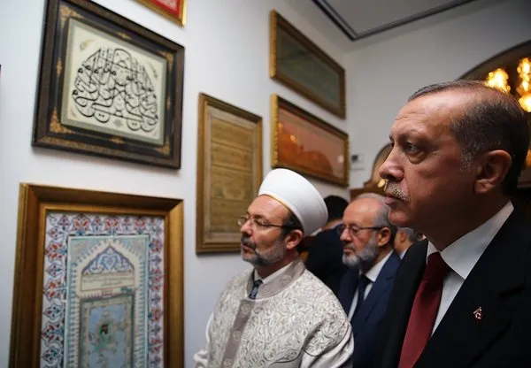 Cumhurbaşkanı Erdoğan, Eyüp Sultan Türbesi'nin restorasyondan sonraki açılışına katıldı