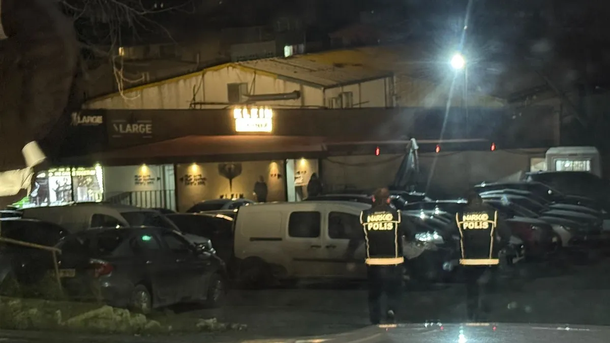 SON DAKİKA I Uyuşturucu operasyonunda ikinci dalga: Maslak Klein’e uyuşturucu baskını! Polisler arama yapıyor SON DAKİKA I Uyuşturucu operasyonunda ikinci dalga: Maslak Klein’e uyuşturucu baskını! Polisler arama yapıyor