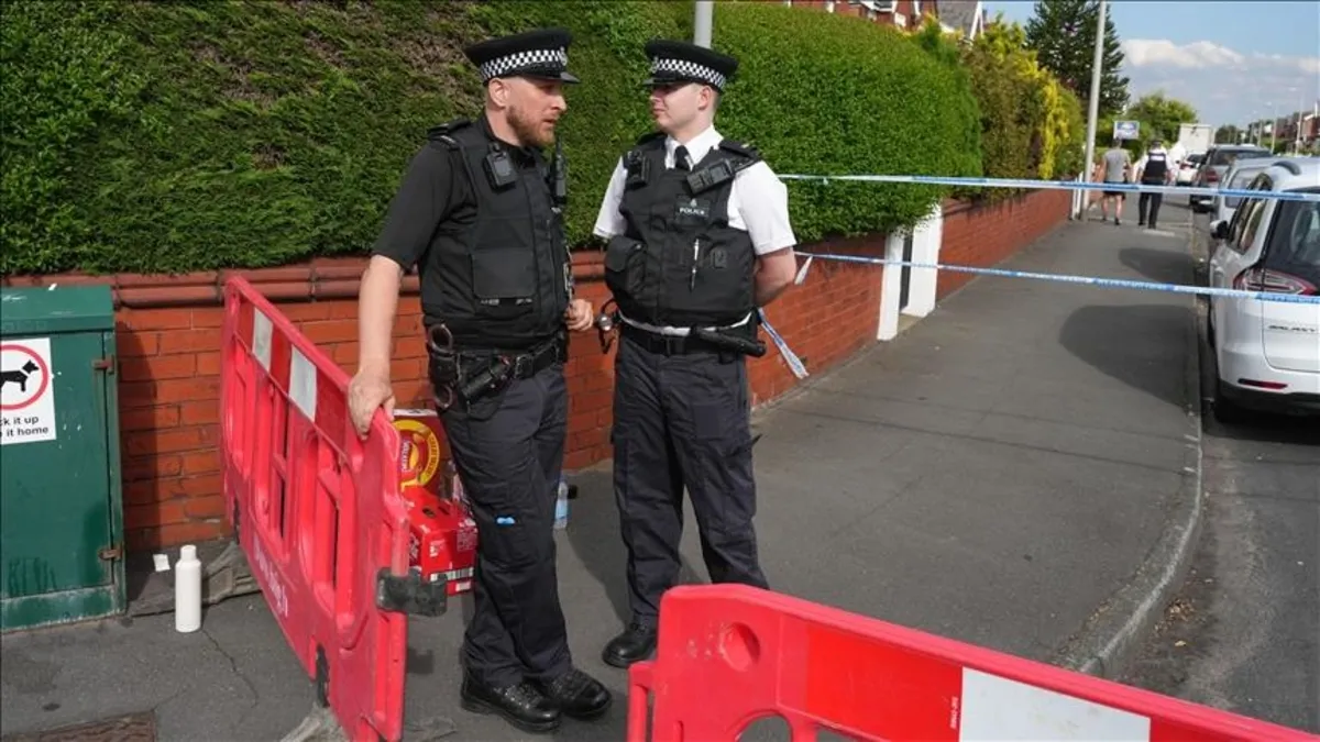 İngiltere’de aşırı sağcılar camiyi hedef aldı İngiltere’de aşırı sağcılar camiyi hedef aldı