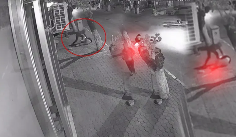 İzmir’de dehşet dolu anlar: Takıntı haline getirdiği genç kadını boynundan bıçakladı!