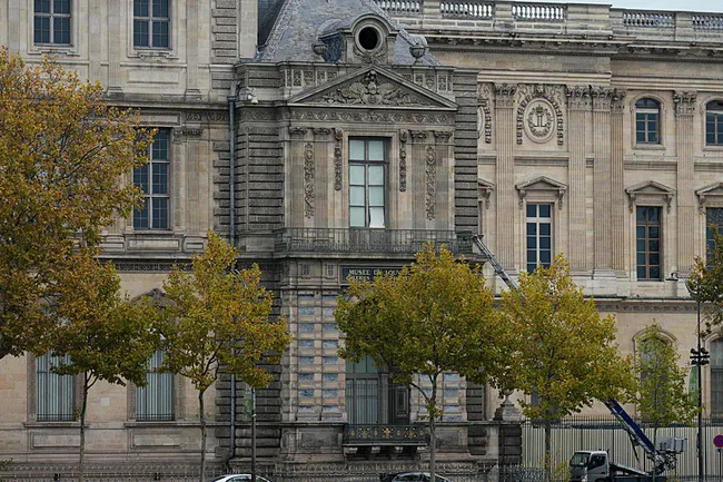SON DAKİKA… Louvre Müzesi soygunu sonrası dikkat çeken iddia: Çaldıkları paha biçilemez mücevherleri böyle satacaklar!