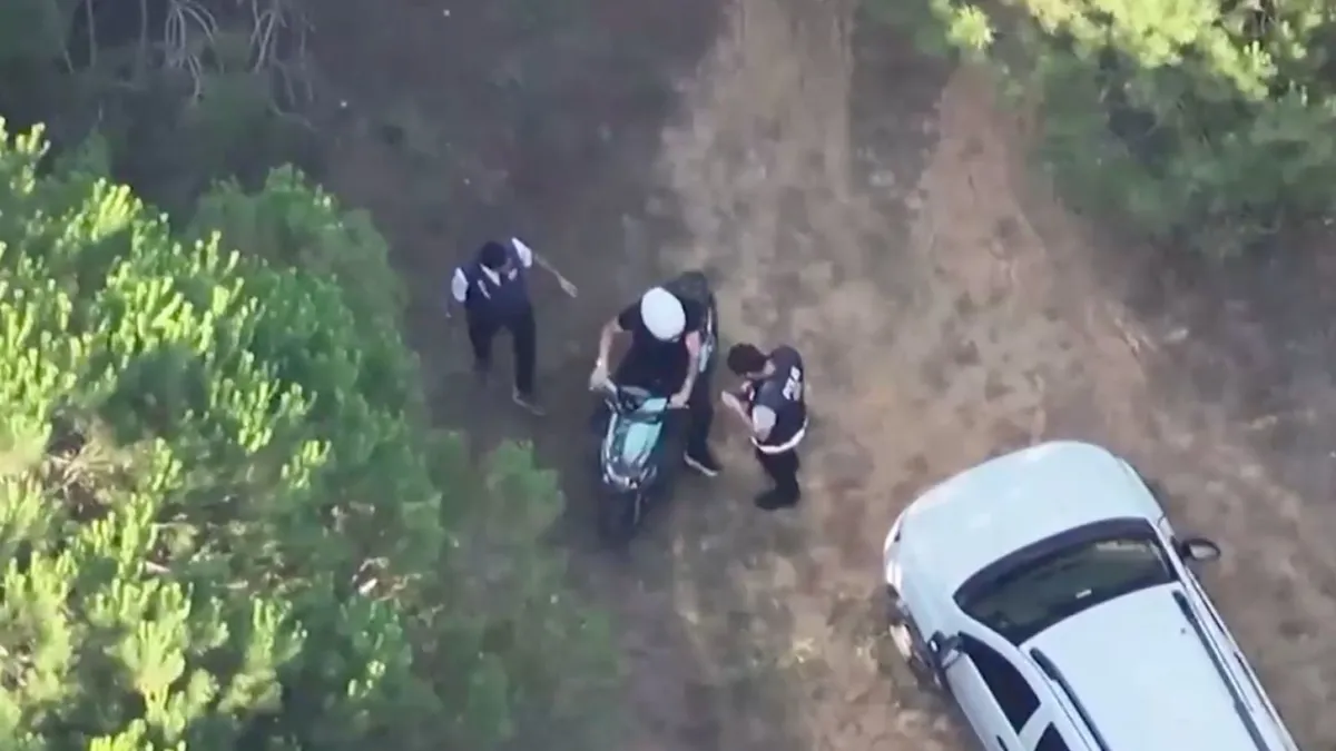 Sultanbeyli'de ormanlık alanda drone ile yapılan denetimden bir görüntü.