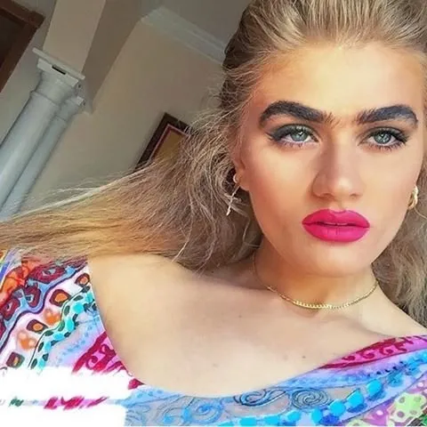 Sophia Hadjipanteli sıradışı görüntüsüyle dikkat çekiyor!