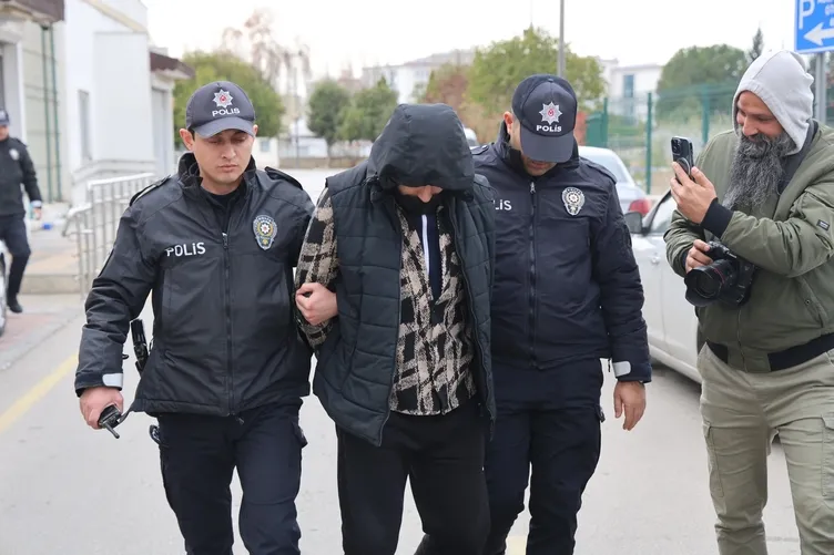 Adana’da ilginç olay: 35 araca zarar verdiler! Savunmaları ise duyanlara yok artık dedirtti!