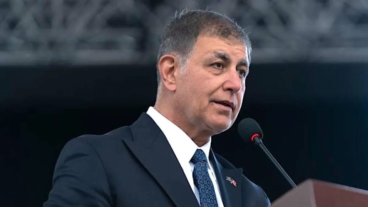 İzmir’de görevden almalar sürüyor