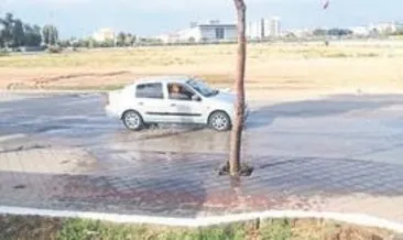 Melih ABİ: Kanalizasyon patlamış yol berbat kokuyor