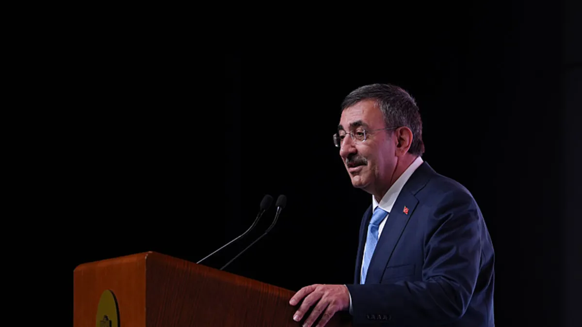 Cumhurbaşkanı Yardımcısı Cevdet Yılmaz’dan Mekke Savunma Anlaşması mesajı: Caydırıcılığı güçlendirmek için oluşturulmuş bir yapı Cumhurbaşkanı Yardımcısı Cevdet Yılmaz’dan Mekke Savunma Anlaşması mesajı: Caydırıcılığı güçlendirmek için oluşturulmuş bir yapı