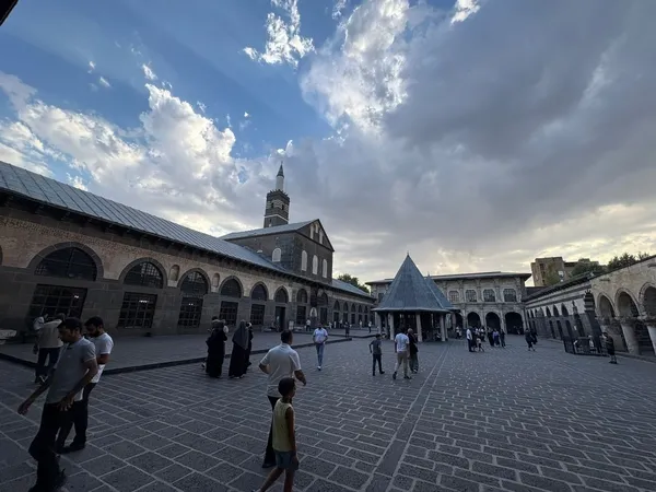 diyarbakira-baris-dopingi-terorsuz-turkiye-sureci-diyarbakiri-cazibe-merkezi-yapti-1793177444090.jpg