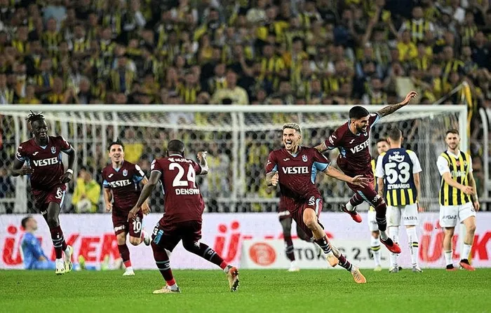 kadikoyde-fenerbahceye-soguk-dus-trabzonspor-seriyi-bozdu-1699124075579.jpeg