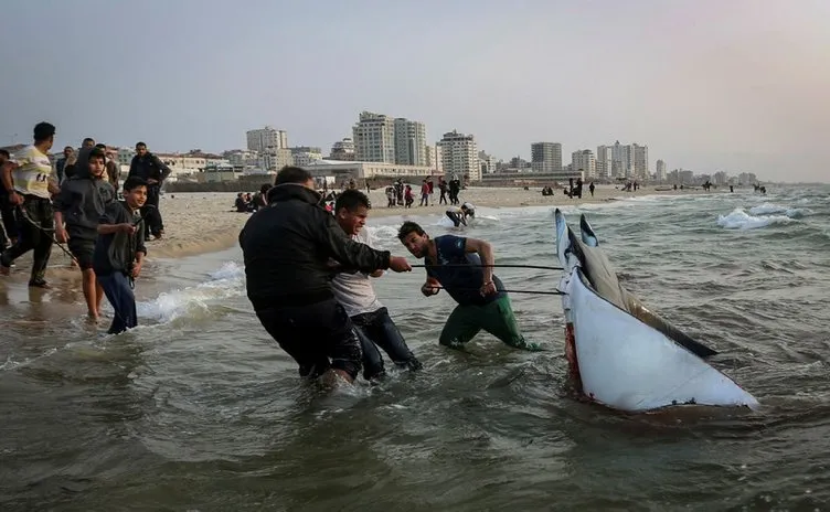 Gazzeli balıkçılara avlanma yasağı kaldırıldı