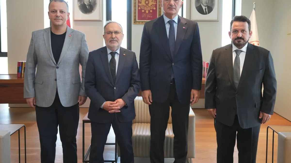Kültür ve Turizm Bakanı Mehmet Nuri Ersoy, 15 Temmuz Derneği heyetini kabul ediyor.