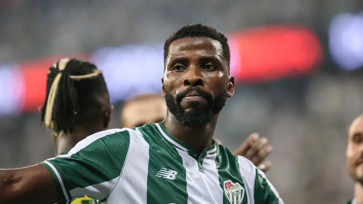Kelechi Iheanacho, Metin Oktay ve Saffet Sancaklı'yı geride bırakarak Türk futbol tarihine geçti