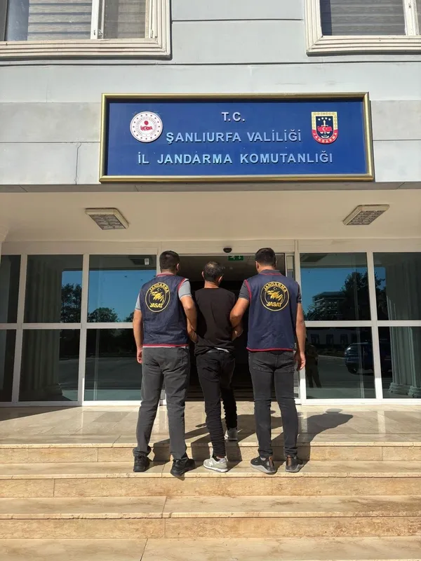 sanliurfada-3-hukumlu-yakalandi-1778943469286.jpg