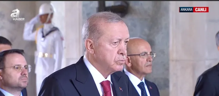 son-dakika-baskan-erdogan-yuksek-askeri-sura-uyeleriyle-anitkabiri-ziyaret-ediyor-1785832595288.png