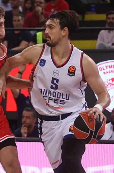 Anadou Efes, Olimpiakos’a farklı mağlup!