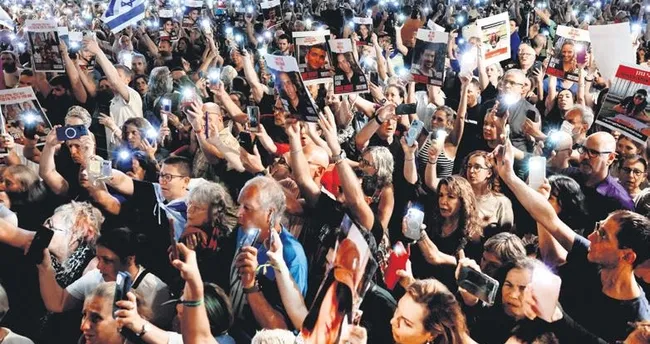 Öfkeli İsrailliler sokağa indi: Katil Netanyahu Öfkeli İsrailliler sokağa indi: Katil Netanyahu