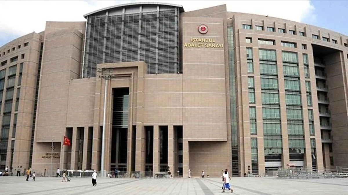 Mahkemeye küfür etti, 2 yıl 7 ay 15 hapis cezası aldı Mahkemeye küfür etti, 2 yıl 7 ay 15 hapis cezası aldı