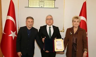 Sivas’ta emekli öğretmen çiftten TSKGV ve AFAD’a 1 milyon lira bağış