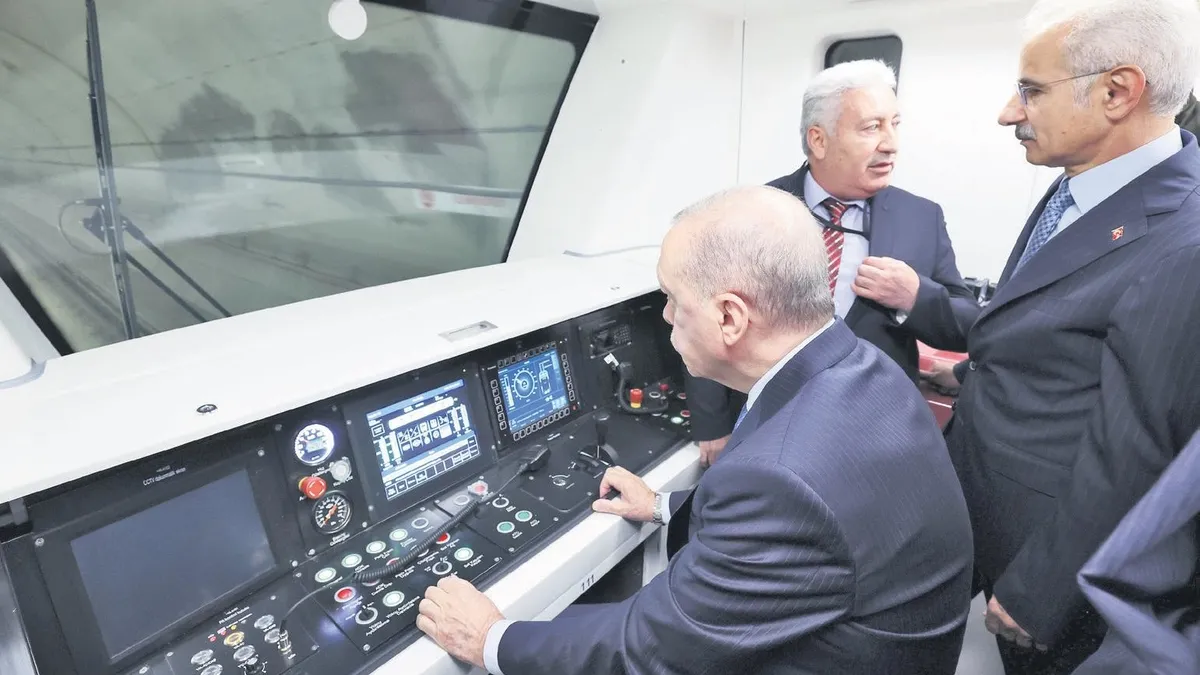 Cumhurbaşkanı Erdoğan'ın açılışını yaptığı yeni metro hattı