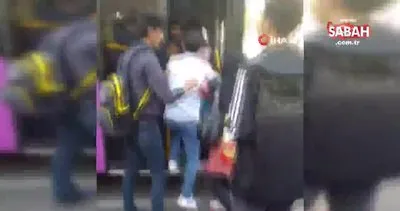 İstanbul Fatih’te kavgayı ayırmayanlara kızan otobüs şoförü böyle sinir krizi geçirdi!
