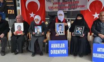 Aileler DEM Parti binası önündeki