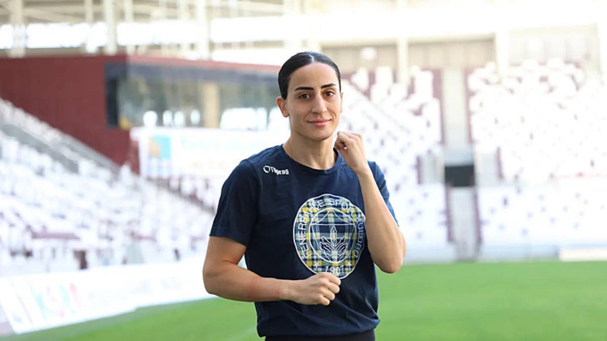 Milli boksör Gizem Özer, dudağındaki uçuktan dolayı elendi Milli boksör Gizem Özer, dudağındaki uçuktan dolayı elendi