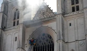Son dakika: Fransa’da tarihi Nantes Katedrali’nde korkunç yangın! Nantes Katedrali alevler içinde kaldı