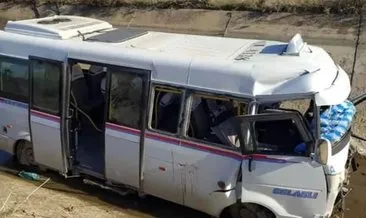 Yer Adana: Minibüs kanala düştü! 2’si ağır 15 yaralı!