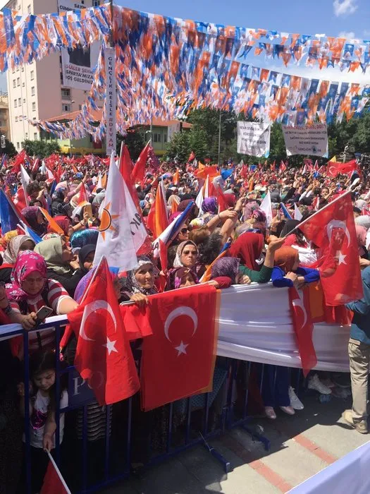 Vatandaşlar Cumhurbaşkanı Erdoğan'ı Isparta'da coşkuyla karşıladı